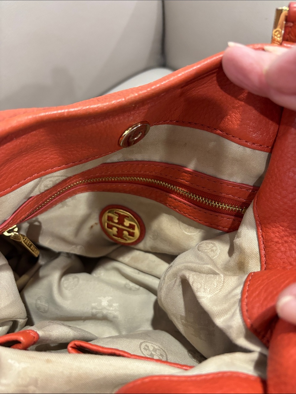 Tory Burch Amanda Pebbled Leather Hobo - Picture 4 of 4